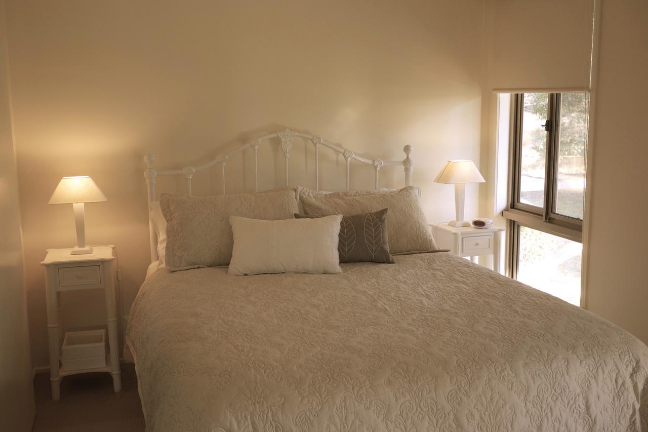 Nyora Little Lake Cottage חדר תמונה