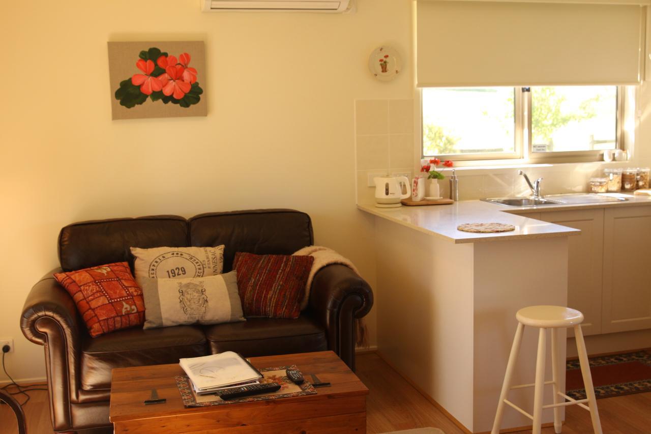 Nyora Little Lake Cottage חדר תמונה