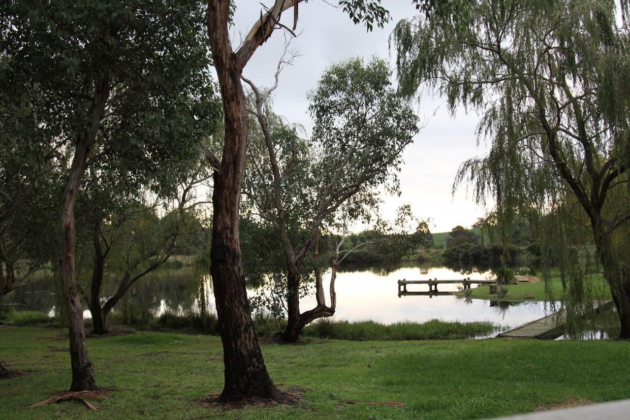 Nyora Little Lake Cottage מראה חיצוני תמונה