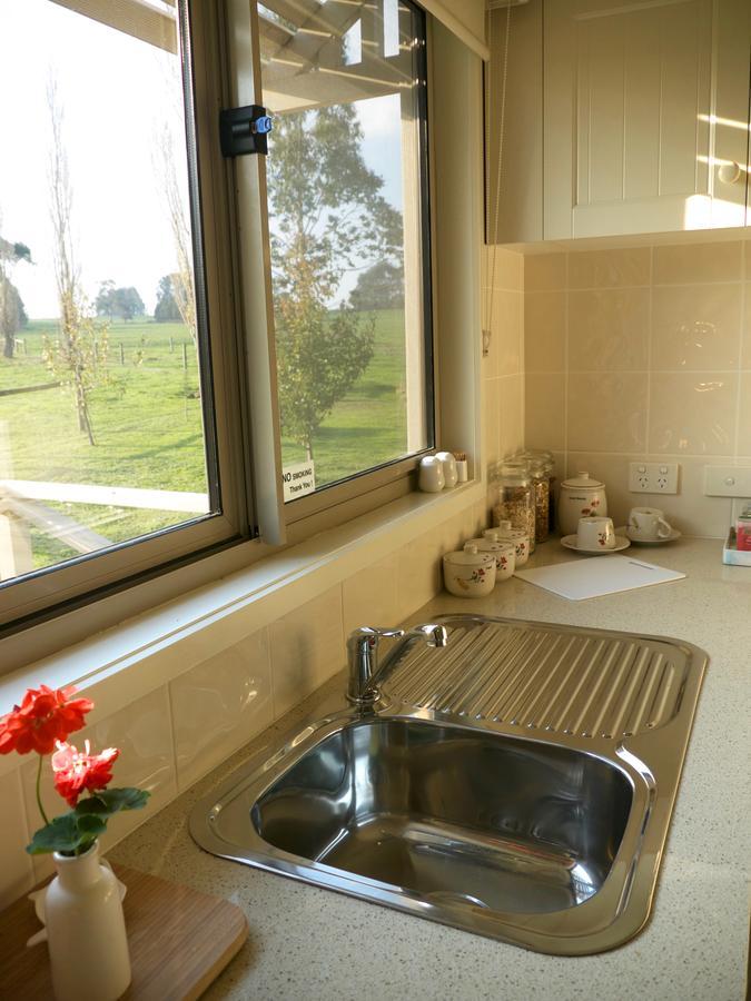 Nyora Little Lake Cottage מראה חיצוני תמונה