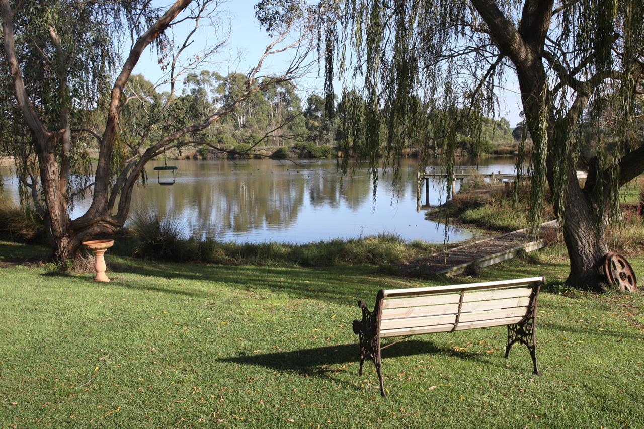 Nyora Little Lake Cottage מראה חיצוני תמונה